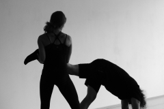 Handstand-Übung in der Yoga-Session mit Franzy Deutscher auf dem Bewegungsfestival